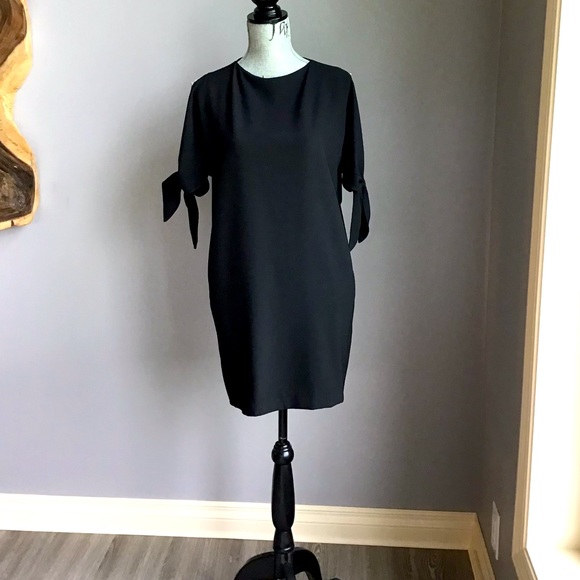 RW&CO Peekaboo Shoulder Shift Dress - Picture 1 of 8